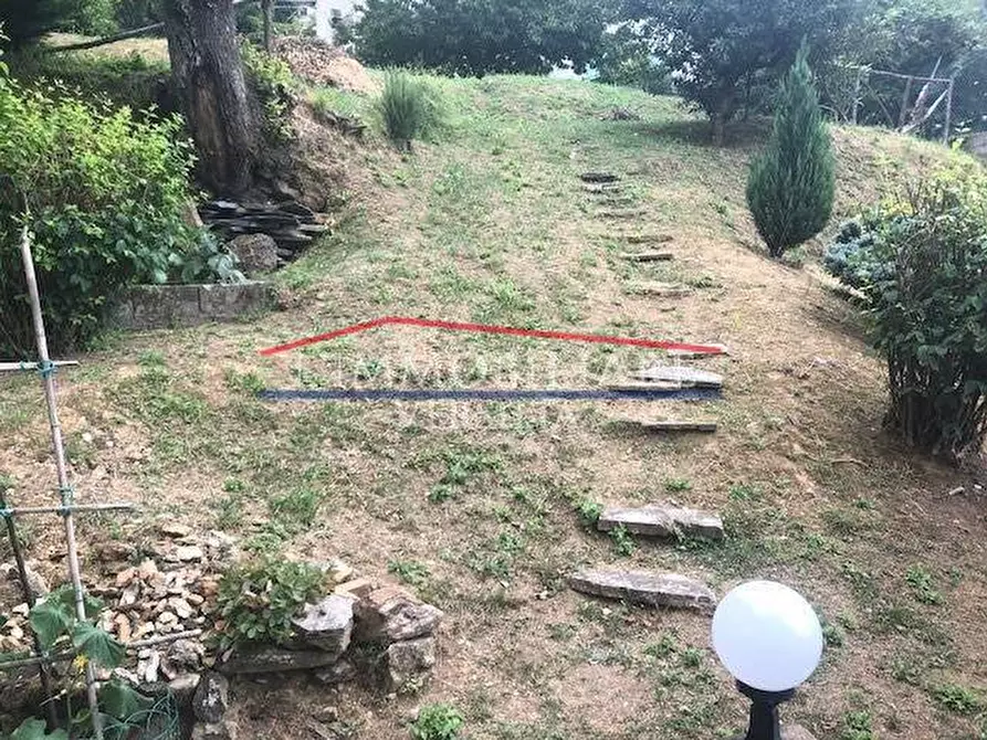 Immagine 9 di Villa in vendita  a Massa