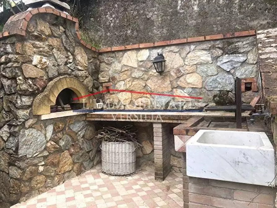 Immagine 6 di Villa in vendita  a Massa