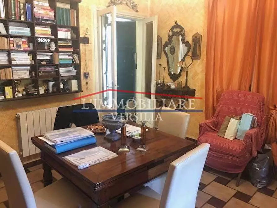 Immagine 13 di Villa in vendita  a Massa