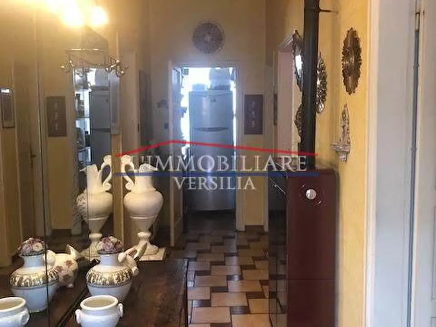 Immagine 14 di Villa in vendita  a Massa