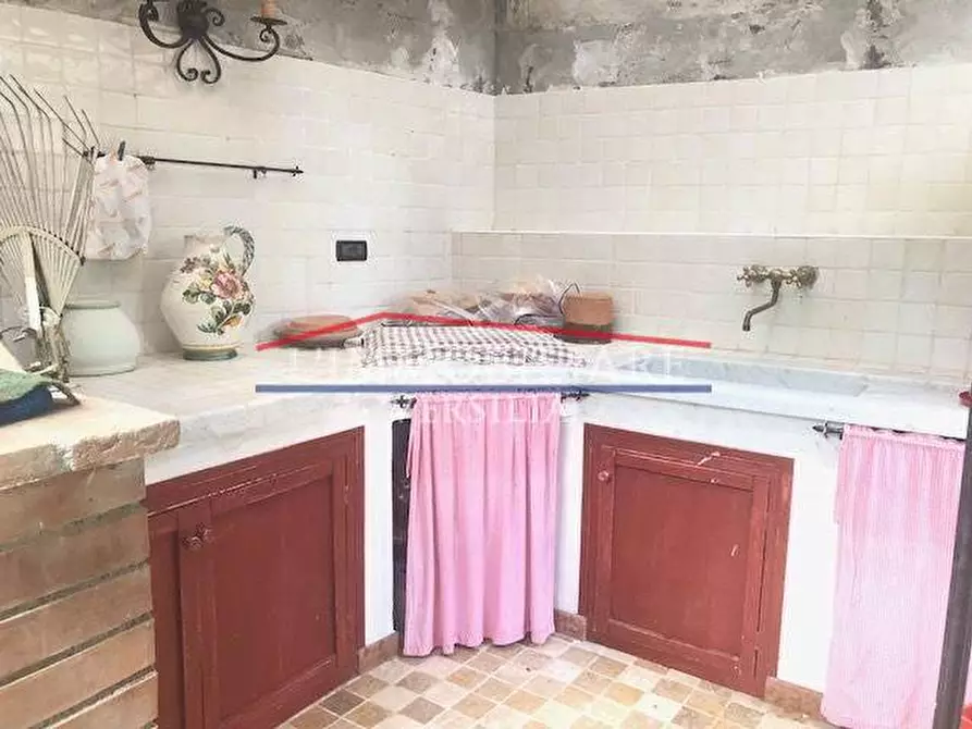 Immagine 7 di Villa in vendita  a Massa