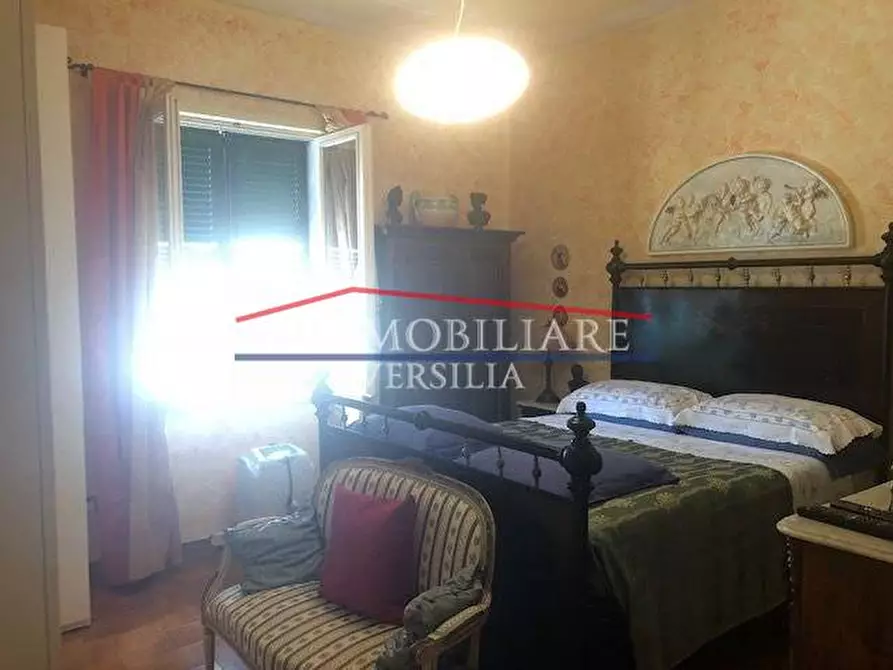 Immagine 15 di Villa in vendita  a Massa