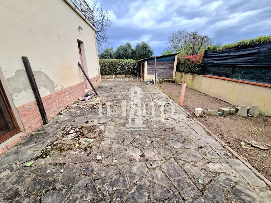 Immagine 8 di Villa in vendita  a Campi Bisenzio