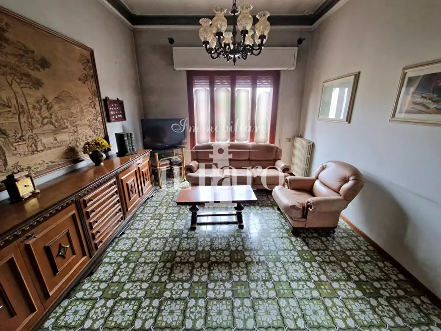 Immagine 33 di Villa in vendita  a Campi Bisenzio