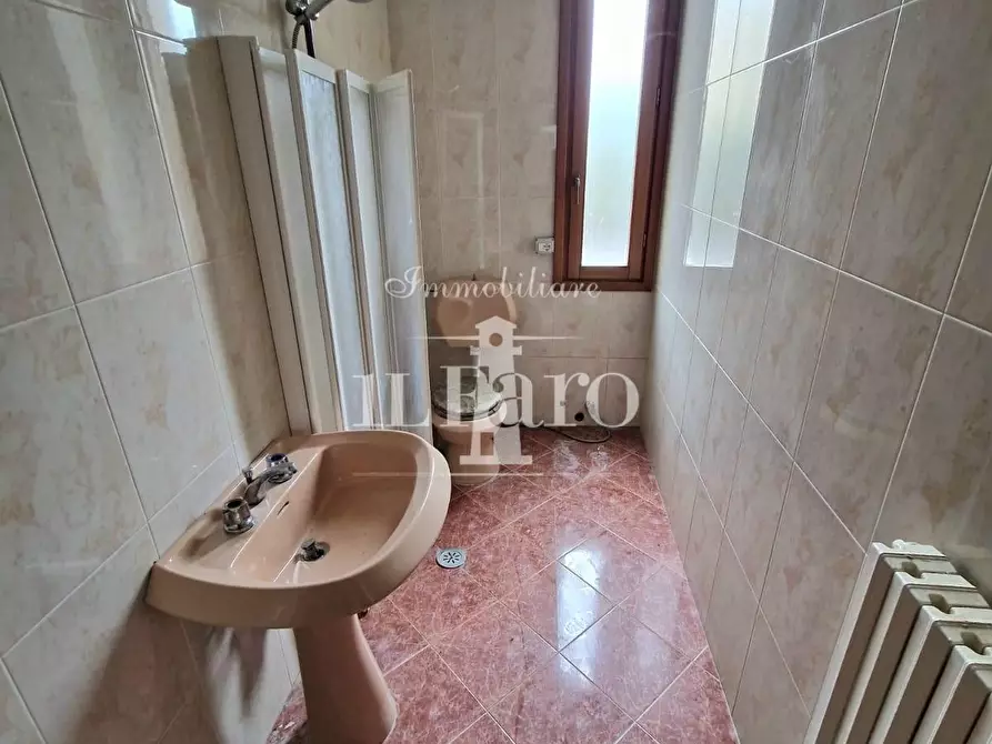 Immagine 28 di Villa in vendita  a Campi Bisenzio