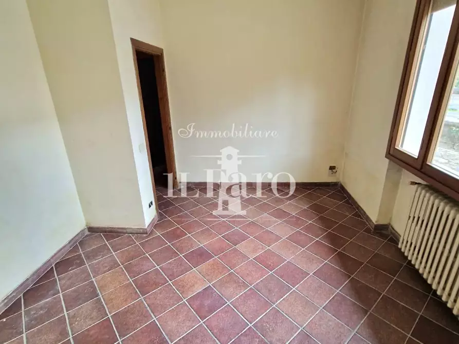 Immagine 19 di Villa in vendita  a Campi Bisenzio