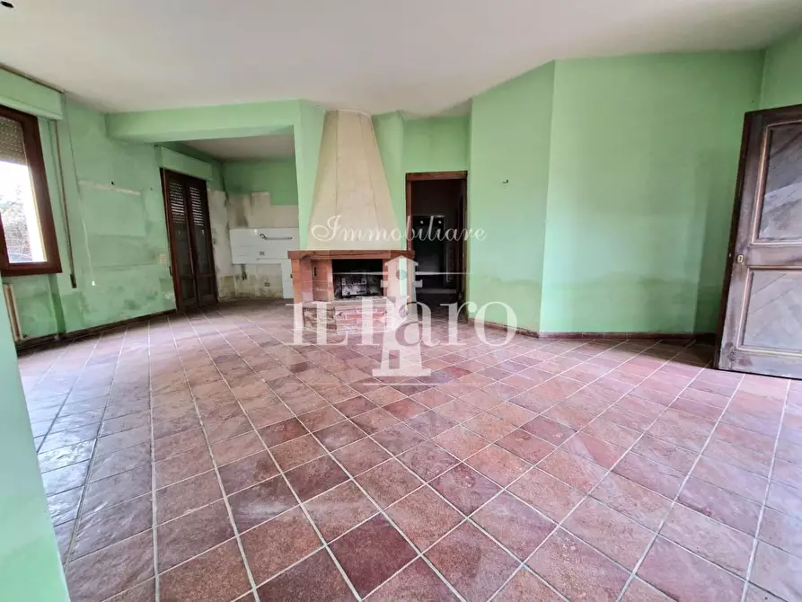 Immagine 9 di Villa in vendita  a Campi Bisenzio