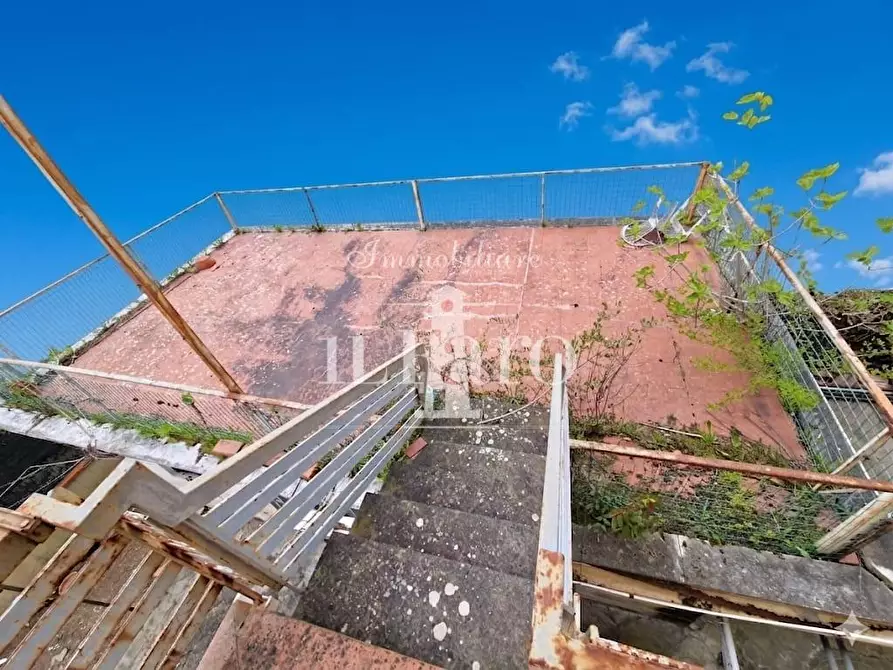 Immagine 5 di Villa in vendita  a Campi Bisenzio
