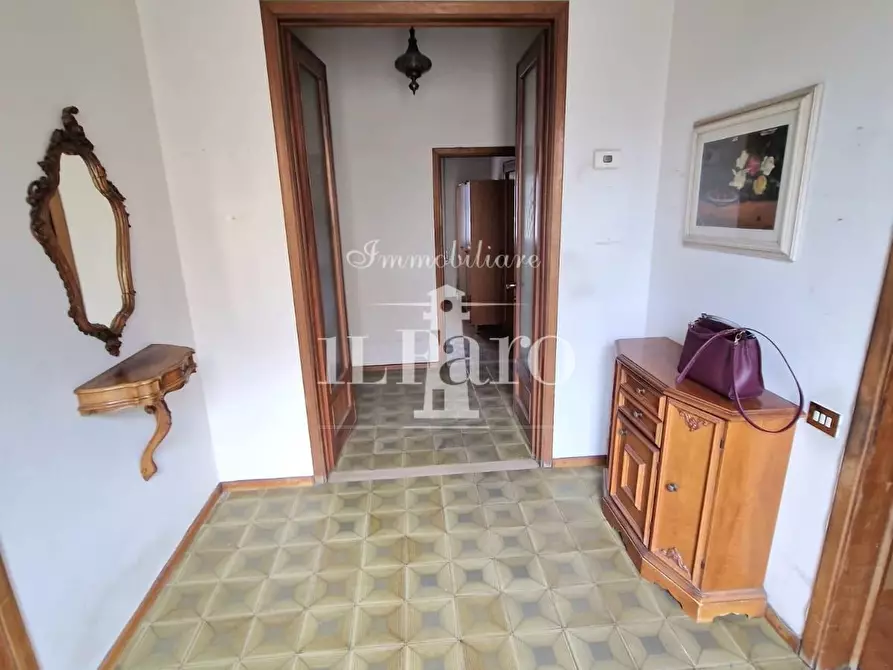 Immagine 32 di Villa in vendita  a Campi Bisenzio