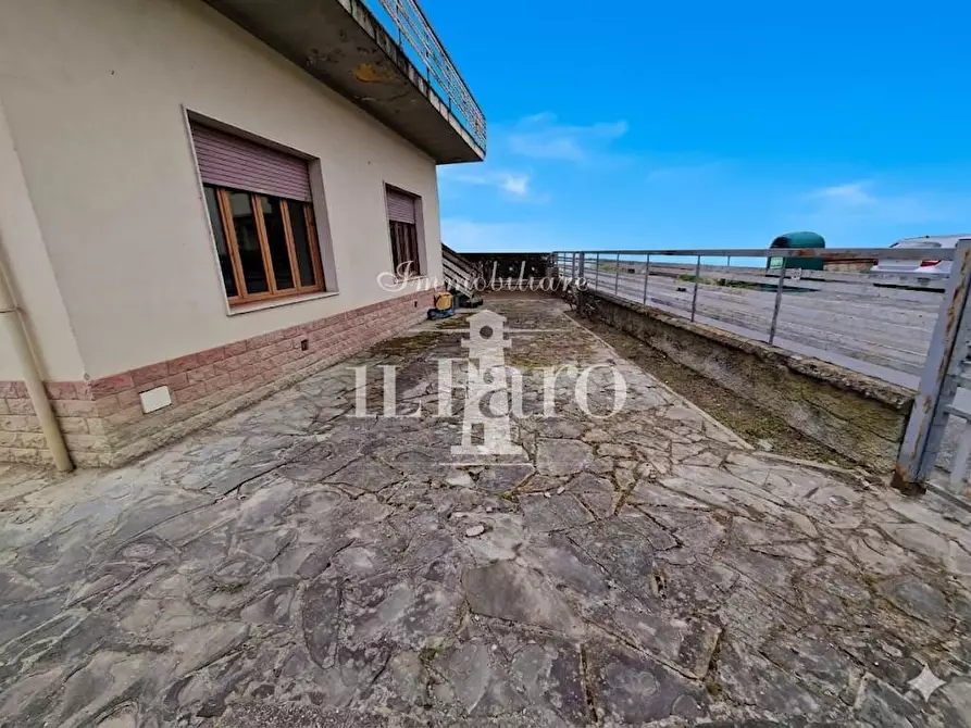 Immagine 4 di Villa in vendita  a Campi Bisenzio