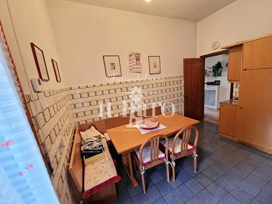 Immagine 14 di Appartamento in vendita  a Campi Bisenzio