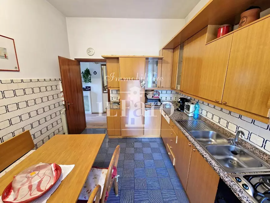 Immagine 15 di Appartamento in vendita  a Campi Bisenzio