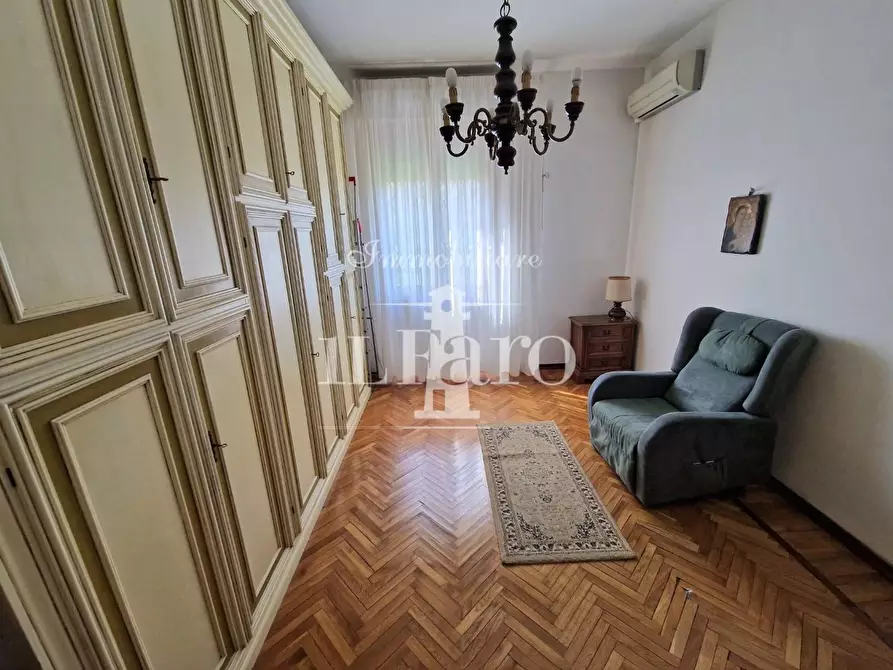 Immagine 27 di Appartamento in vendita  a Campi Bisenzio