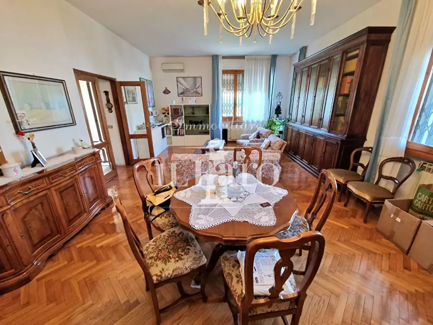 Immagine 10 di Appartamento in vendita  a Campi Bisenzio