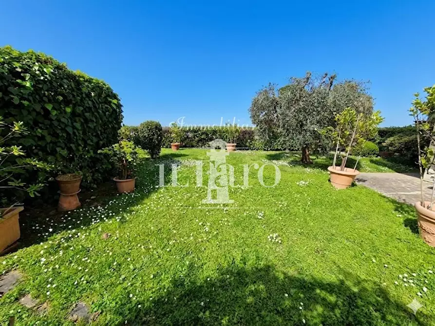 Immagine 2 di Appartamento in vendita  a Campi Bisenzio