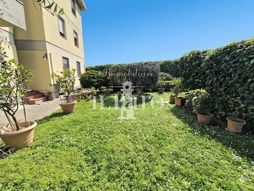 Immagine 1 di Appartamento in vendita  a Campi Bisenzio