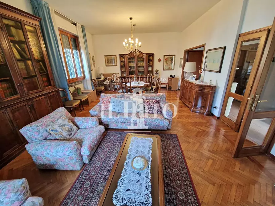 Immagine 11 di Appartamento in vendita  a Campi Bisenzio