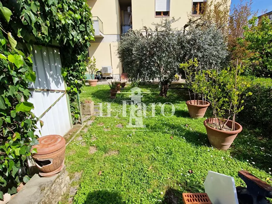 Immagine 6 di Appartamento in vendita  a Campi Bisenzio