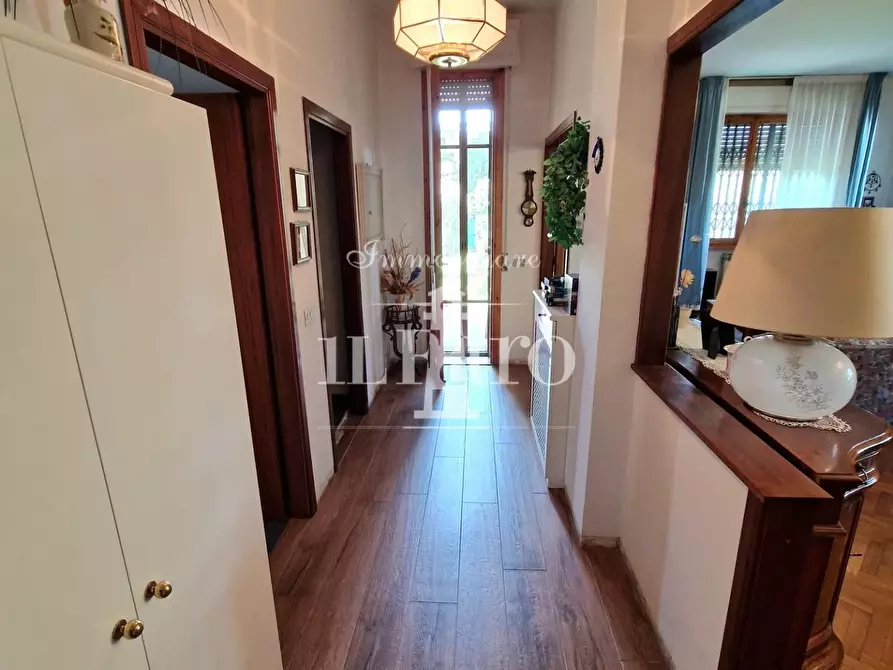 Immagine 19 di Appartamento in vendita  a Campi Bisenzio