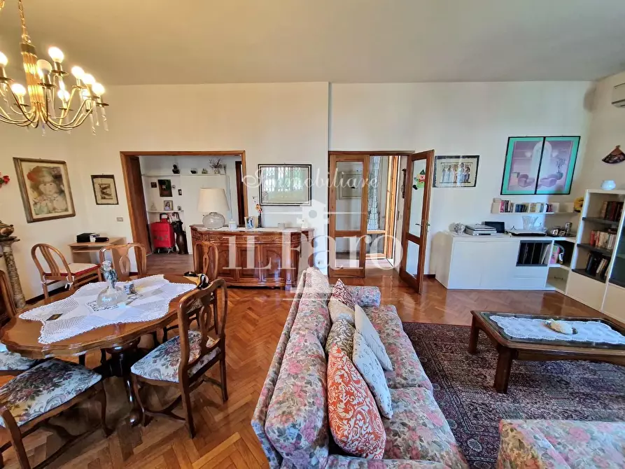 Immagine 12 di Appartamento in vendita  a Campi Bisenzio