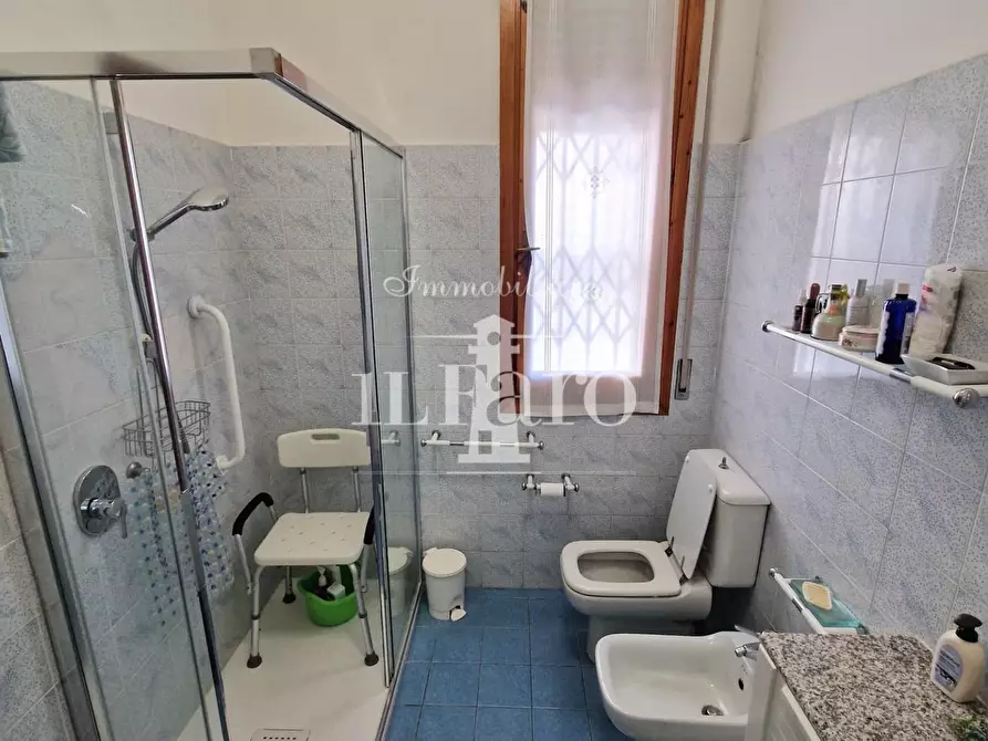 Immagine 29 di Appartamento in vendita  a Campi Bisenzio