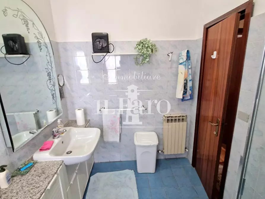 Immagine 30 di Appartamento in vendita  a Campi Bisenzio