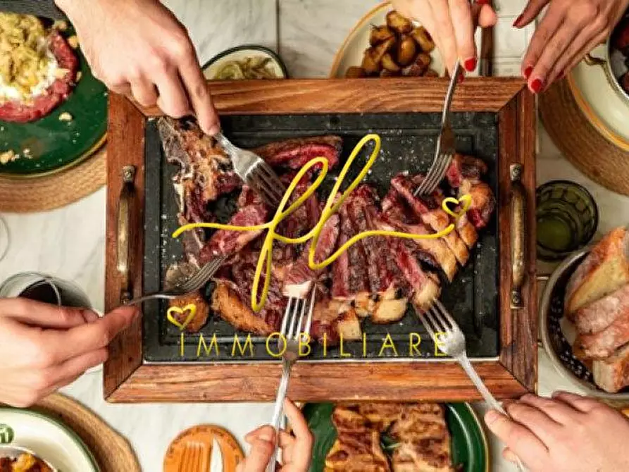 Immagine 1 di Attività commerciale in vendita  a Cecina