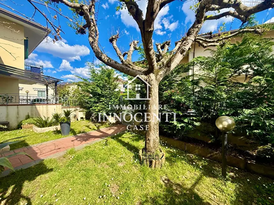 Immagine 2 di Villetta a schiera in vendita  a Massa