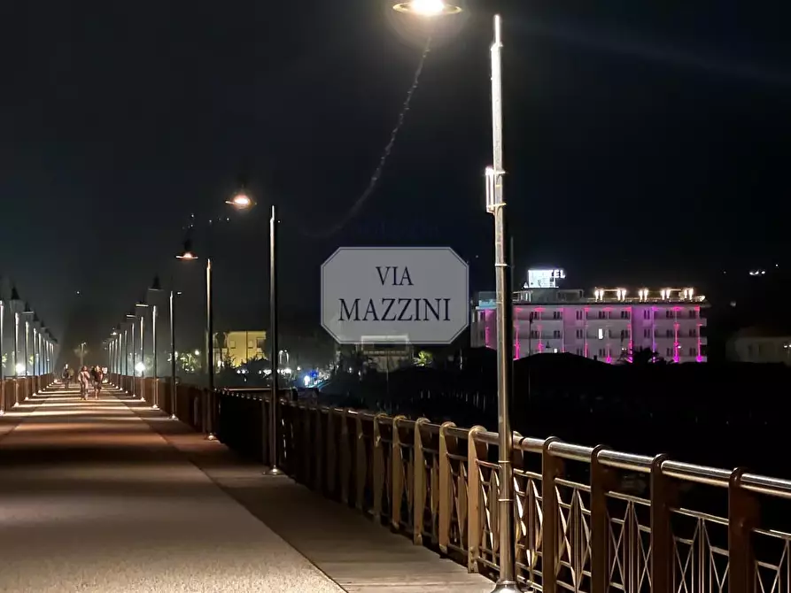 Immagine 16 di Villa in vendita  a Pietrasanta