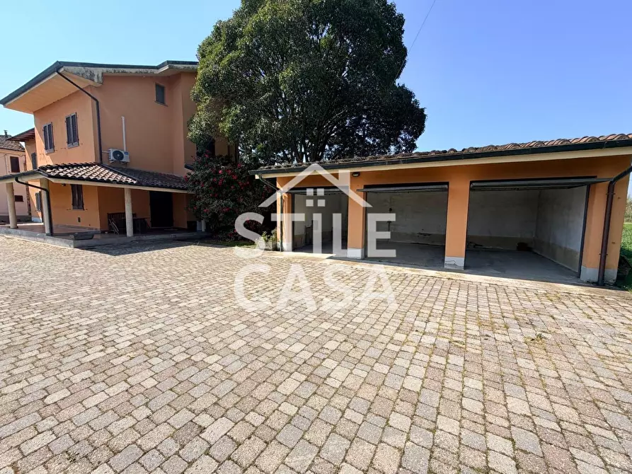 Immagine 1 di Villa in vendita  a Altopascio