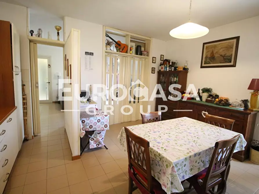 Immagine 2 di Appartamento in vendita  a Lucca