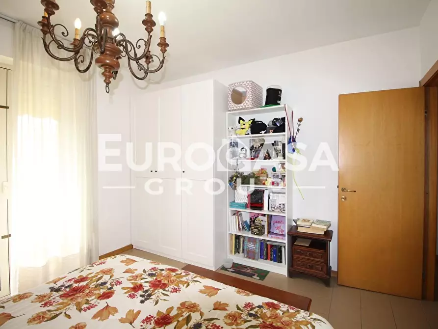 Immagine 11 di Appartamento in vendita  a Lucca