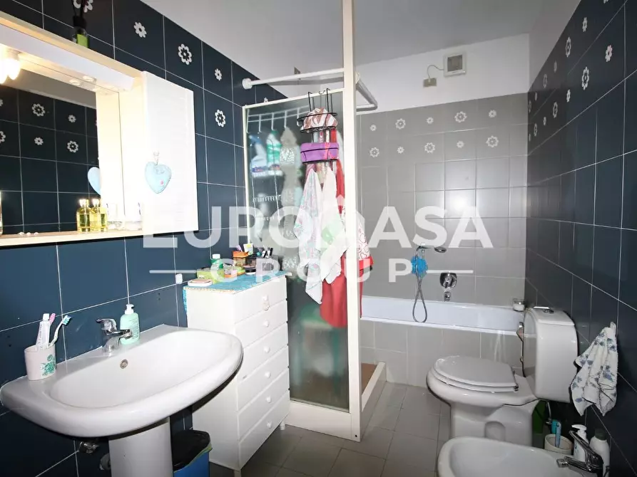 Immagine 16 di Appartamento in vendita  a Lucca