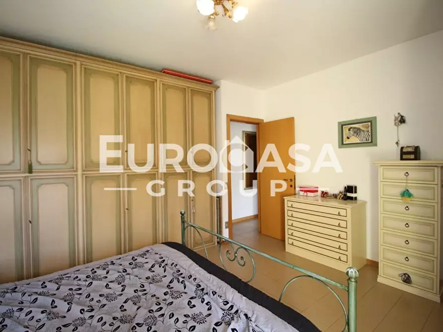 Immagine 17 di Appartamento in vendita  a Lucca