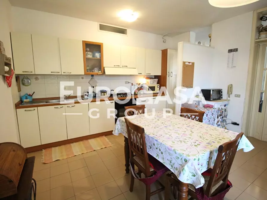 Immagine 7 di Appartamento in vendita  a Lucca