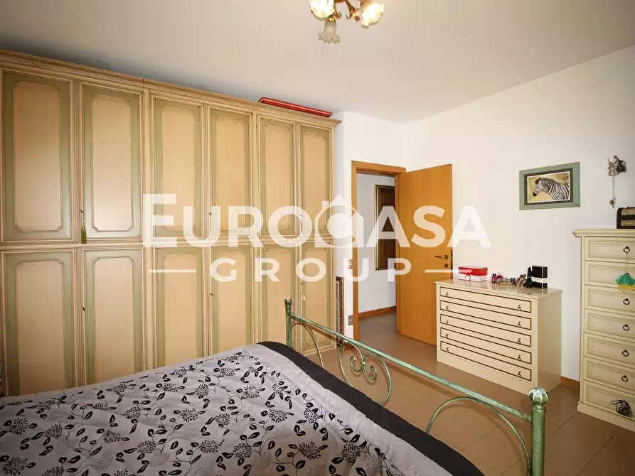 Immagine 18 di Appartamento in vendita  a Lucca