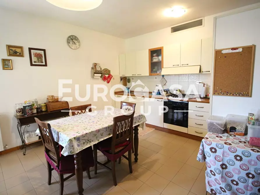 Immagine 6 di Appartamento in vendita  a Lucca