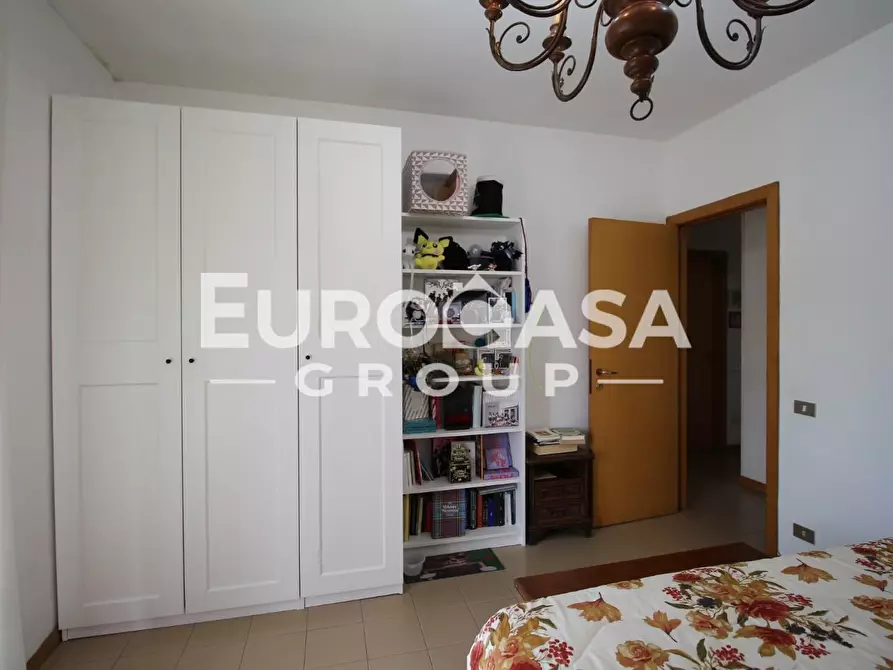 Immagine 12 di Appartamento in vendita  a Lucca