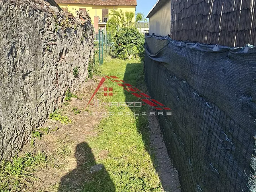 Immagine 3 di Magazzino in vendita  a Cascina