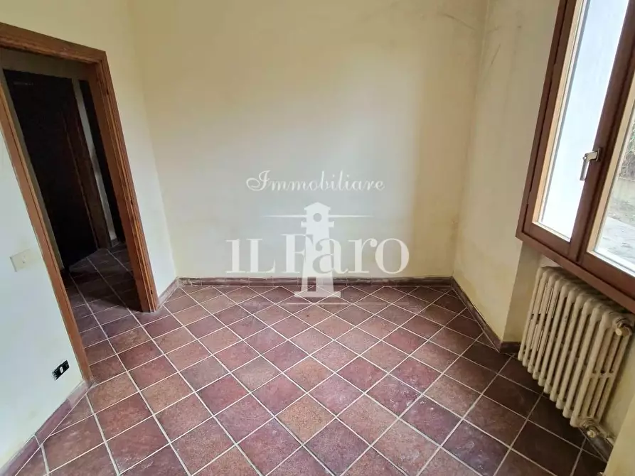 Immagine 23 di Appartamento in vendita  a Campi Bisenzio