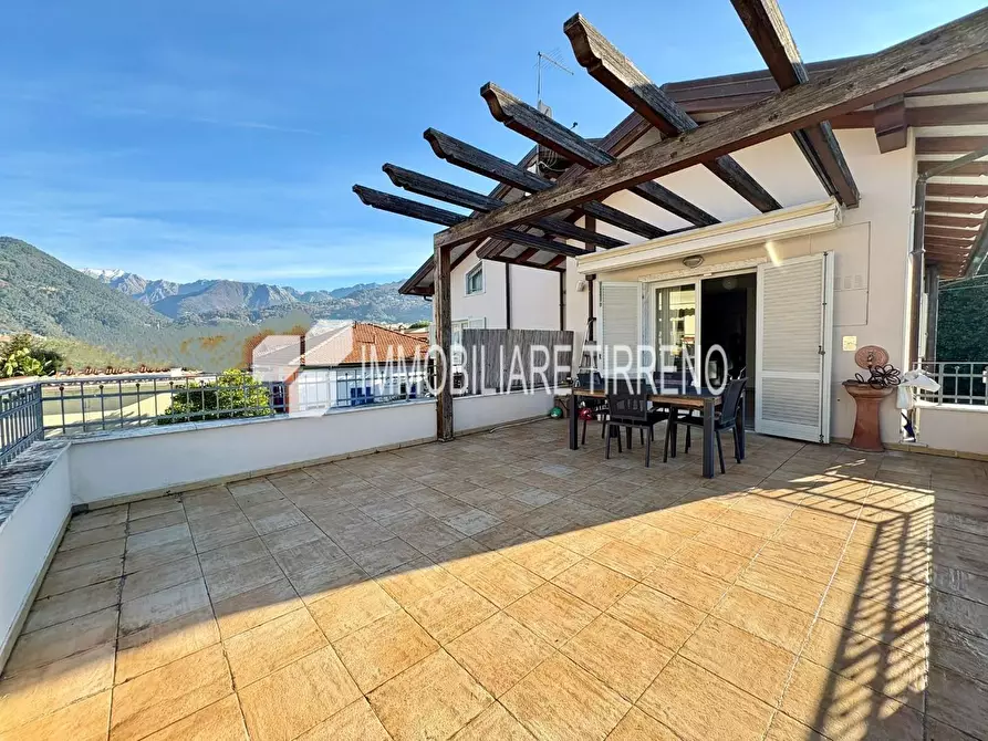 Immagine 2 di Appartamento in vendita  a Massa