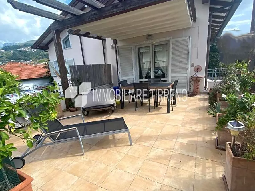 Immagine 3 di Appartamento in vendita  a Massa