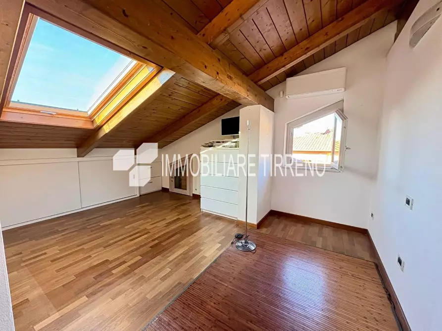 Immagine 15 di Appartamento in vendita  a Massa