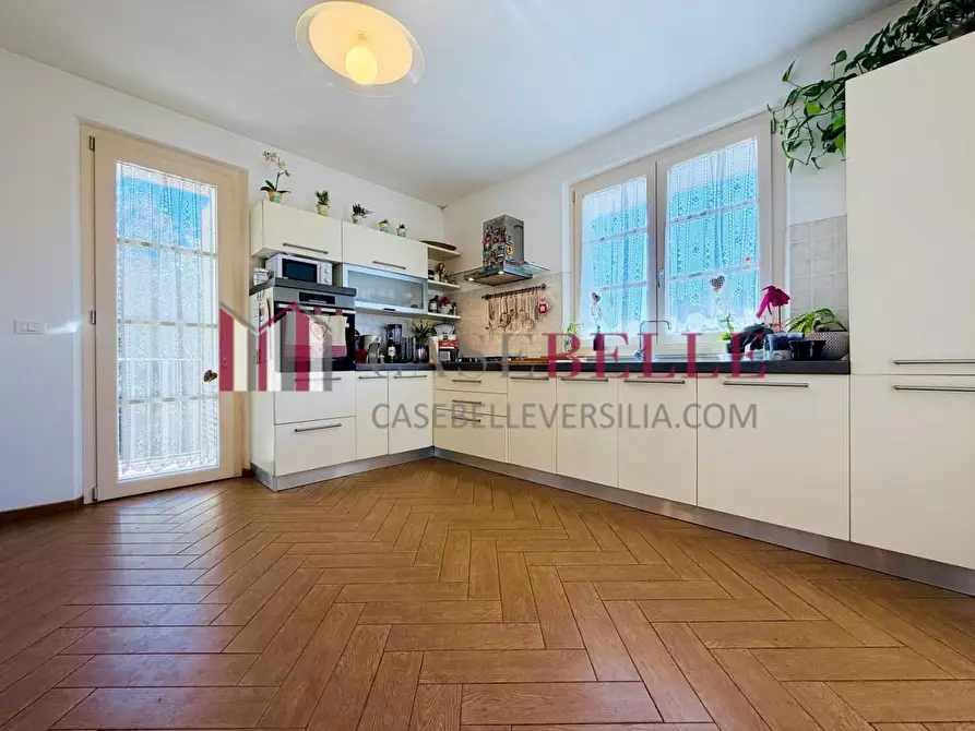 Immagine 12 di Casa indipendente in vendita  a Camaiore