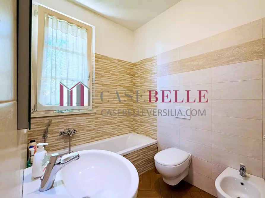 Immagine 17 di Casa indipendente in vendita  a Camaiore