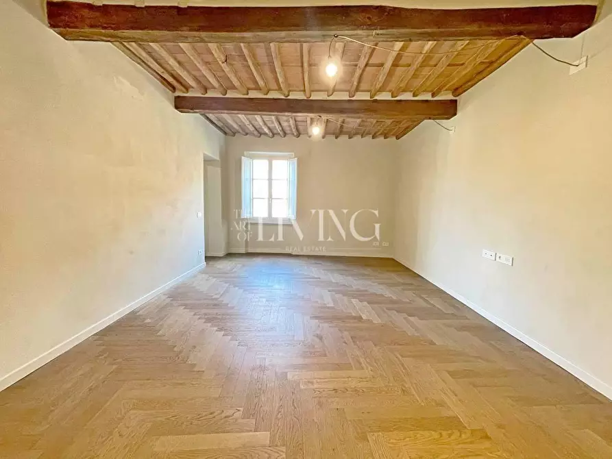 Immagine 6 di Appartamento in vendita  a Lucca