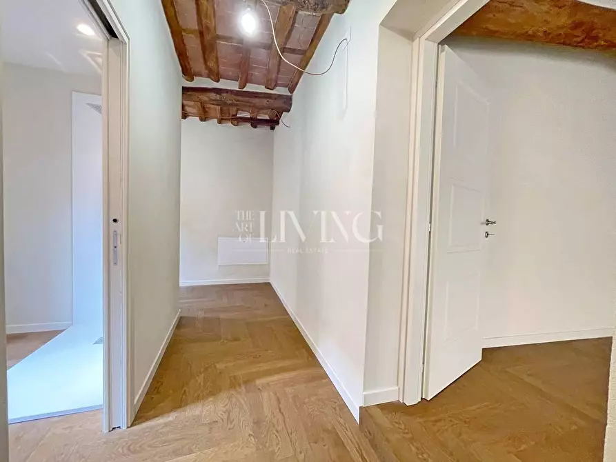 Immagine 14 di Appartamento in vendita  a Lucca