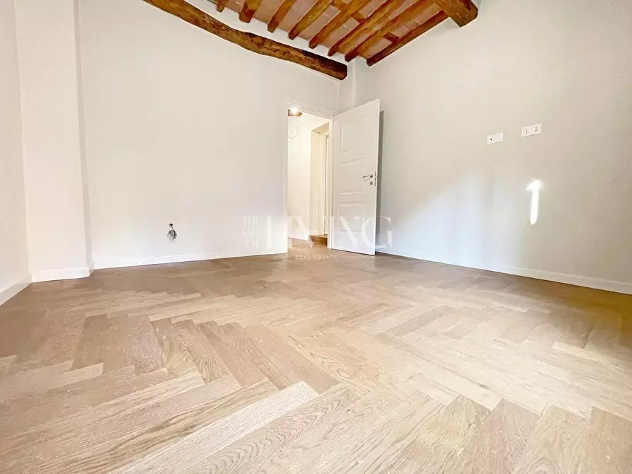 Immagine 18 di Appartamento in vendita  a Lucca