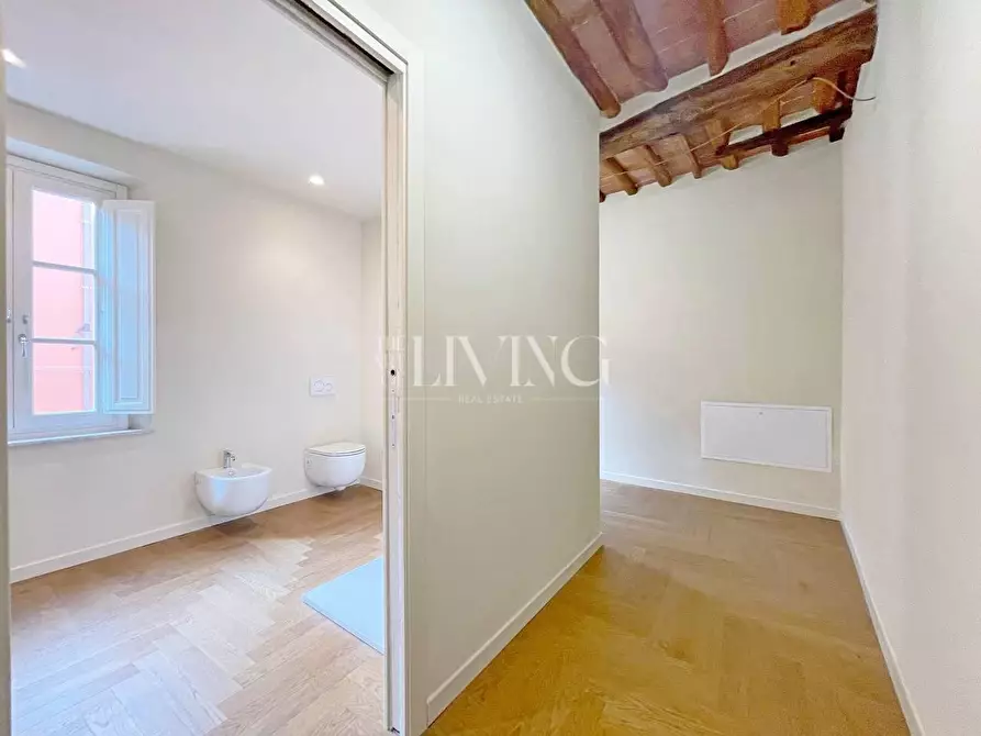 Immagine 13 di Appartamento in vendita  a Lucca