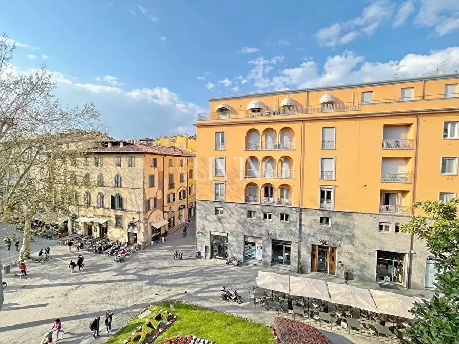 Immagine 4 di Appartamento in vendita  a Lucca
